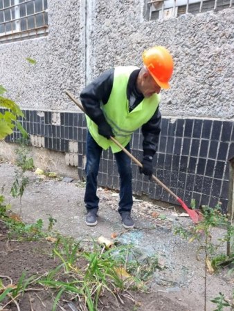 Салтівка у Харкові після нічного обстрілу: комунальники відновили половину пошкоджень